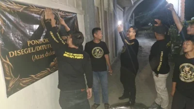 Sikat! Tiga Ponpes di Malang Disegel Yakuza Maneges, Diduga Terkait Kasus Pelecehan