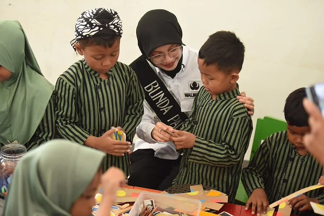 Vinanda Jadi Guru Sehari di TK Tempurejo, Kenalkan Kebiasaan Baik Lewat Gerakan IBUJARI