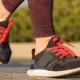 Jangan Salah Pilih! Ini 5 Alasan Sepatu Jalan Kaki Tidak Cocok Dipakai untuk Lari