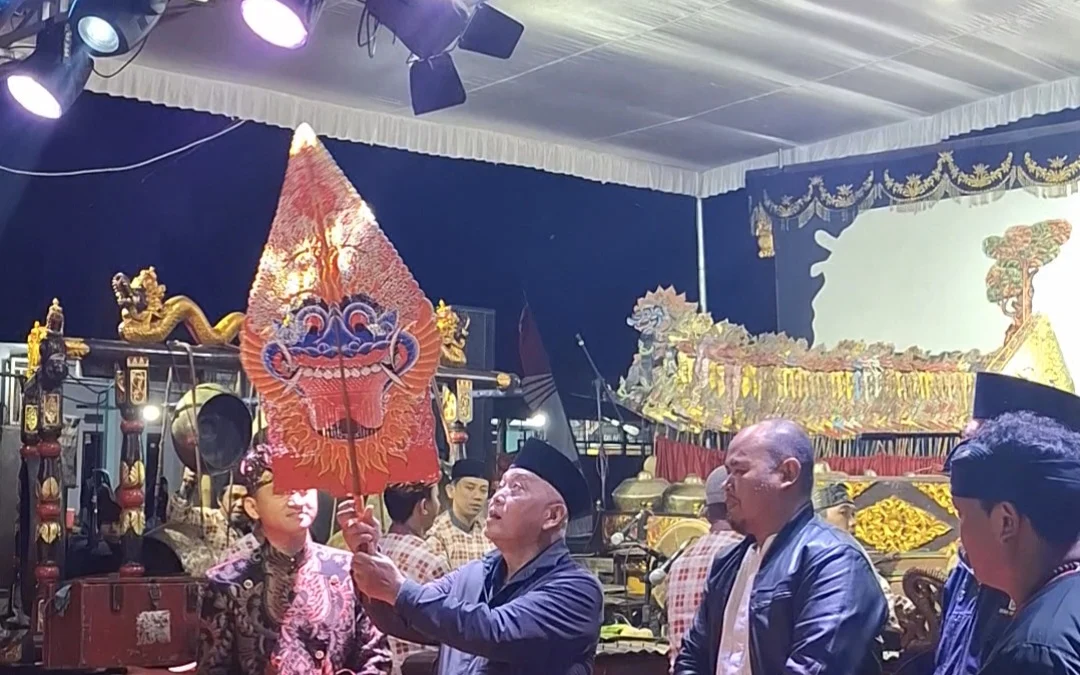 Warga Pandesari Bangun Jalan dengan Dana Swadaya, Bupati Malang Beri Apresiasi