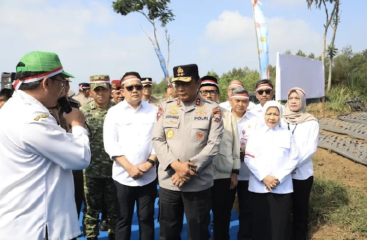 Tanam Bawang Putih di Wagir, Wabup Malang Dorong Kemandirian Pangan dan Kesejahteraan Petani