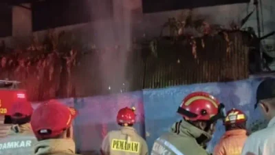 Diduga Korsleting Listrik, Gudang Pabrik dan Bedak Pasar Bentoel Malang Terbakar Dini Hari